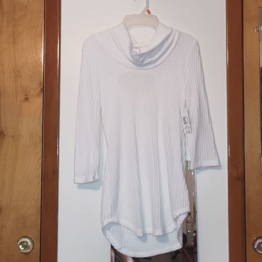 White half sleeve thin sweater M, never worn, from Walmart.